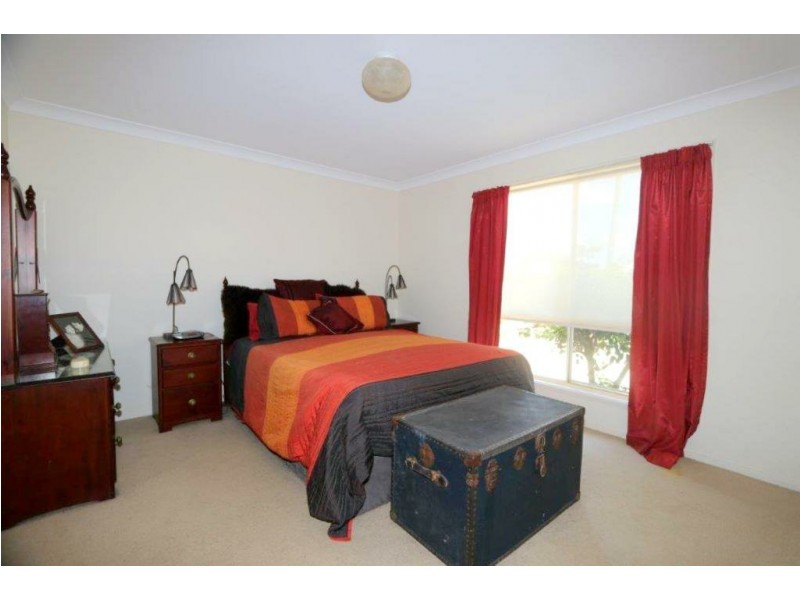 2 Wren Crt, Emerald QLD 4720