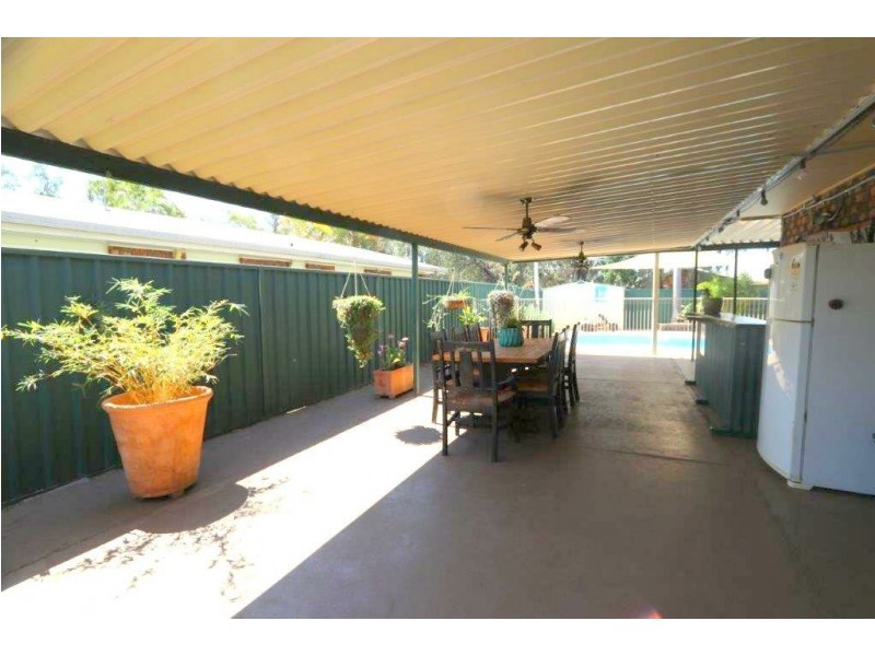 2 Wren Crt, Emerald QLD 4720