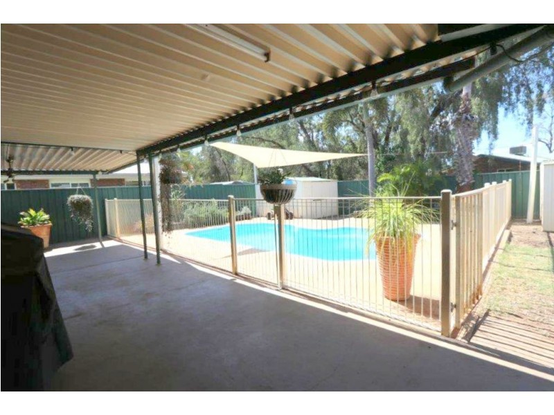2 Wren Crt, Emerald QLD 4720