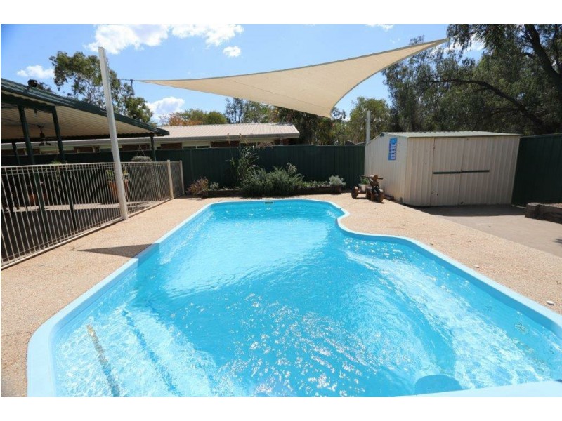 2 Wren Crt, Emerald QLD 4720