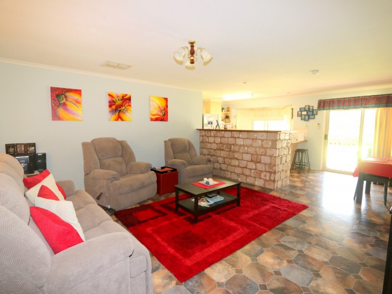 80 Crinum Cr, Emerald QLD 4720