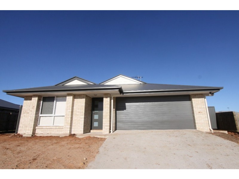 60 Lakeside Drive, Emerald QLD 4720