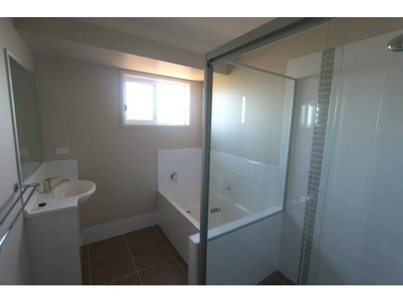 60 Lakeside Drive, Emerald QLD 4720