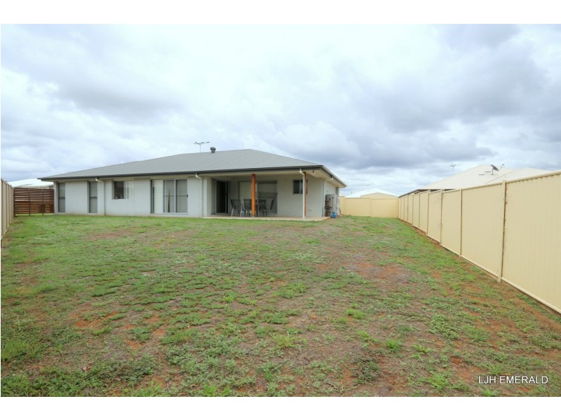 7 Canterbury Road, Emerald QLD 4720