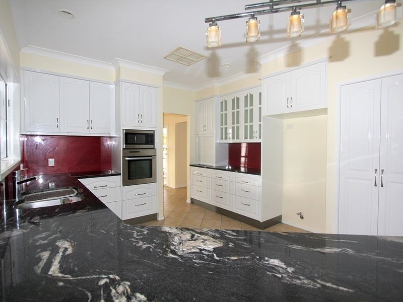 17 Quinn St, Emerald QLD 4720