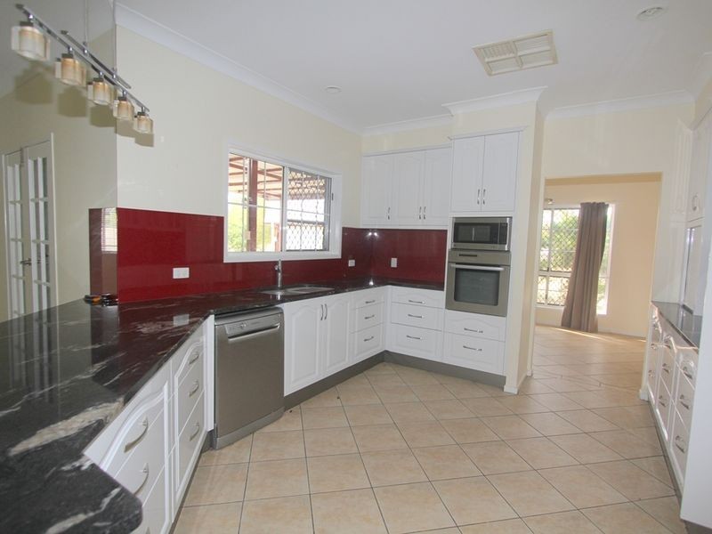 17 Quinn St, Emerald QLD 4720