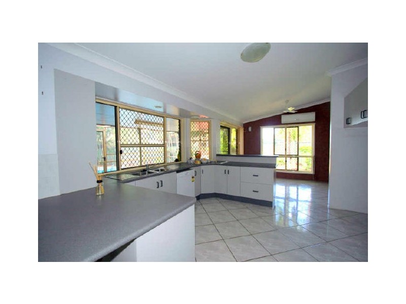 8 Smith Place, Emerald QLD 4720