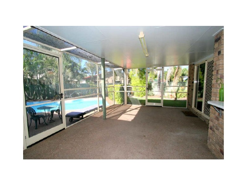 8 Smith Place, Emerald QLD 4720