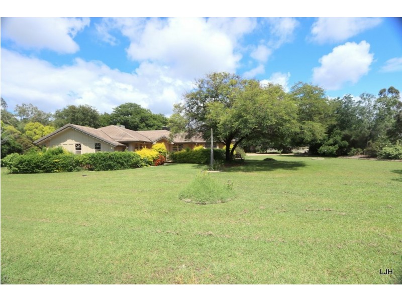 1 Peppertree Lane, Emerald QLD 4720