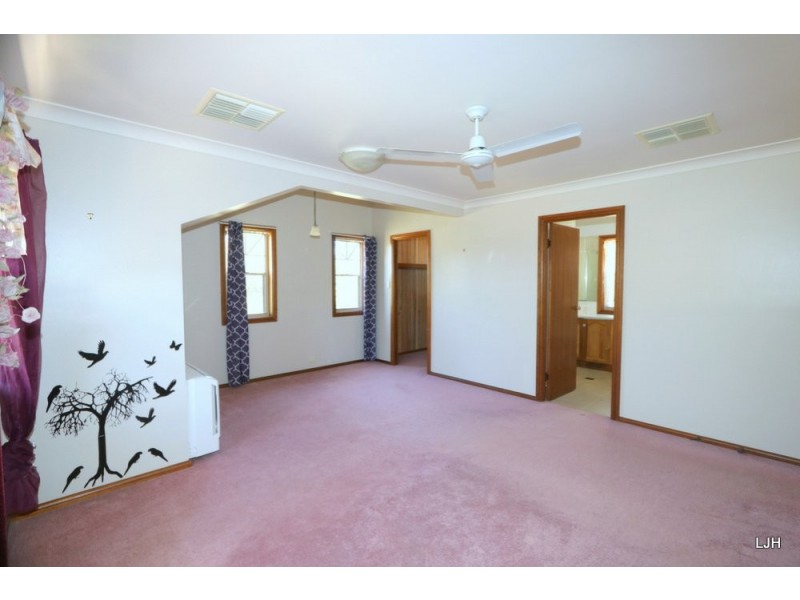 1 Peppertree Lane, Emerald QLD 4720