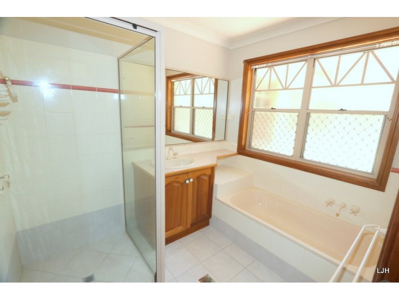 1 Peppertree Lane, Emerald QLD 4720