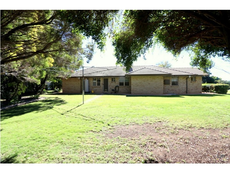 1 Peppertree Lane, Emerald QLD 4720