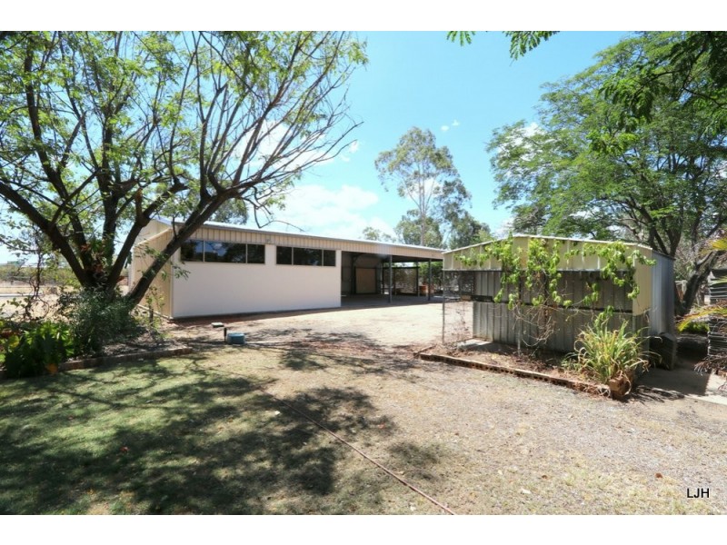 1 Peppertree Lane, Emerald QLD 4720