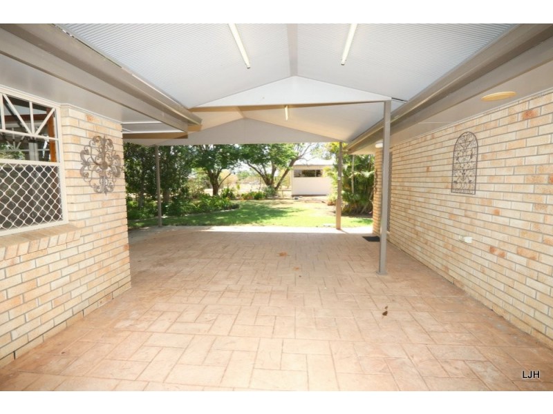 1 Peppertree Lane, Emerald QLD 4720