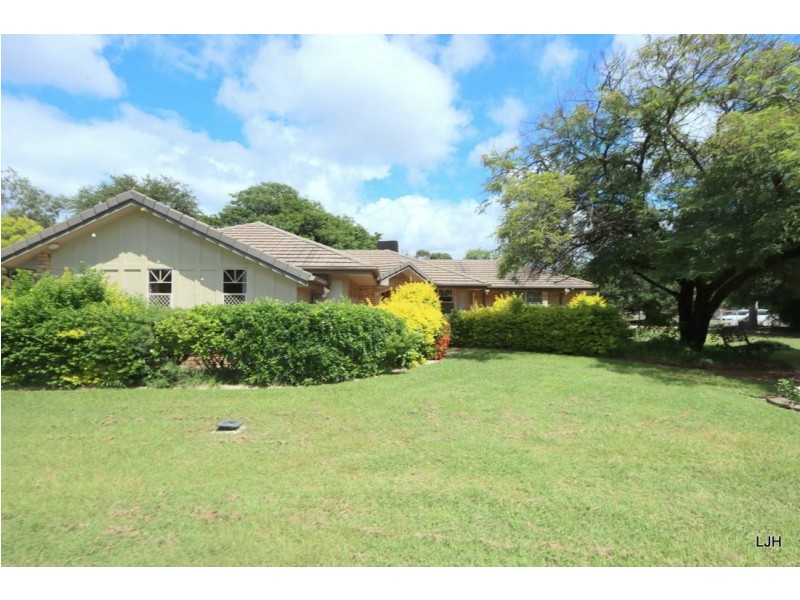 1 Peppertree Lane, Emerald QLD 4720