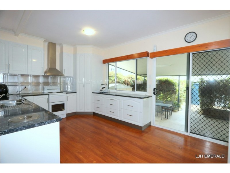 22 Sunflower Place, Emerald QLD 4720