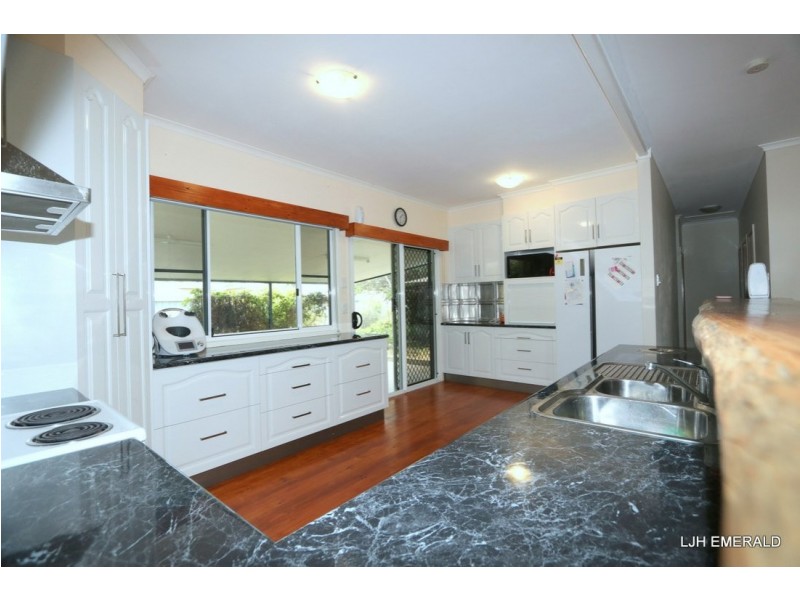 22 Sunflower Place, Emerald QLD 4720