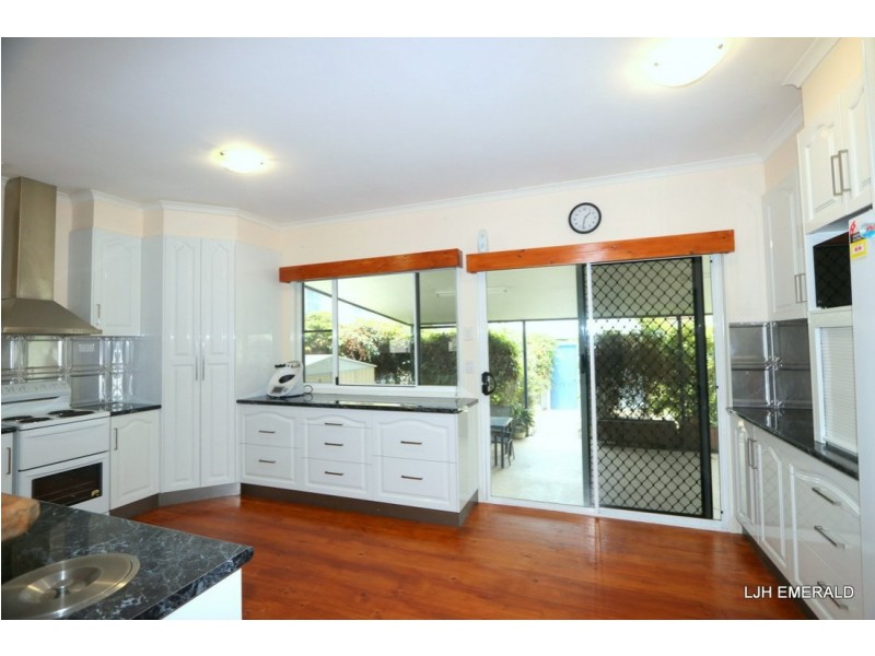 22 Sunflower Place, Emerald QLD 4720