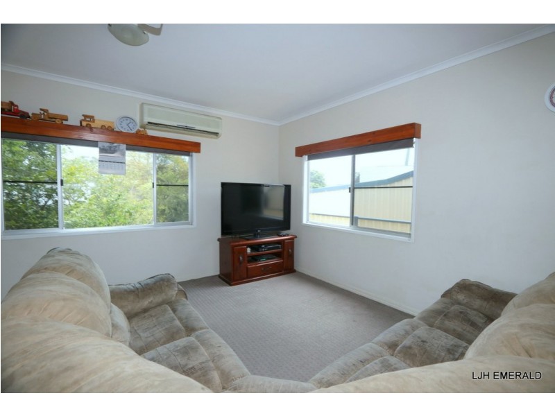 22 Sunflower Place, Emerald QLD 4720