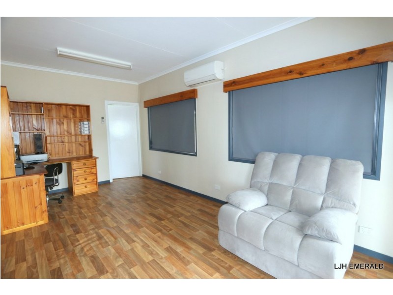 22 Sunflower Place, Emerald QLD 4720