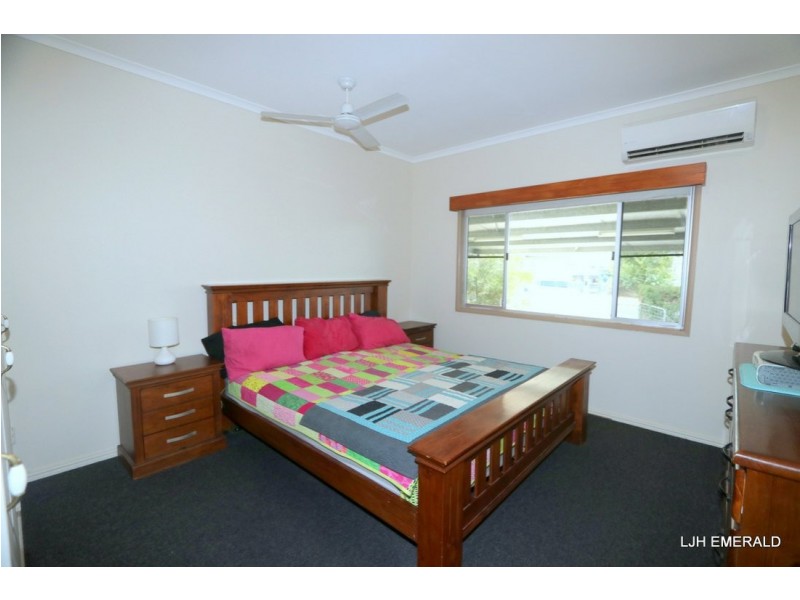 22 Sunflower Place, Emerald QLD 4720