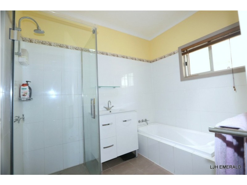 22 Sunflower Place, Emerald QLD 4720