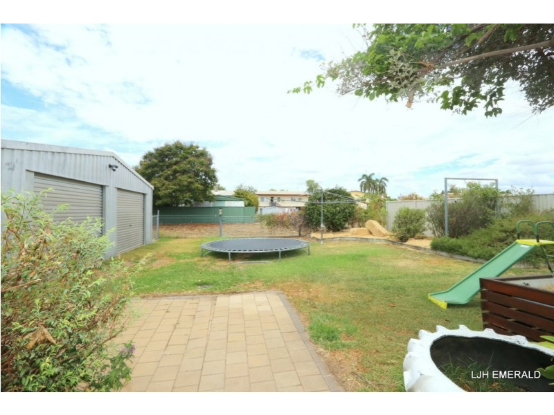 22 Sunflower Place, Emerald QLD 4720