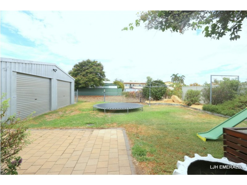 22 Sunflower Place, Emerald QLD 4720