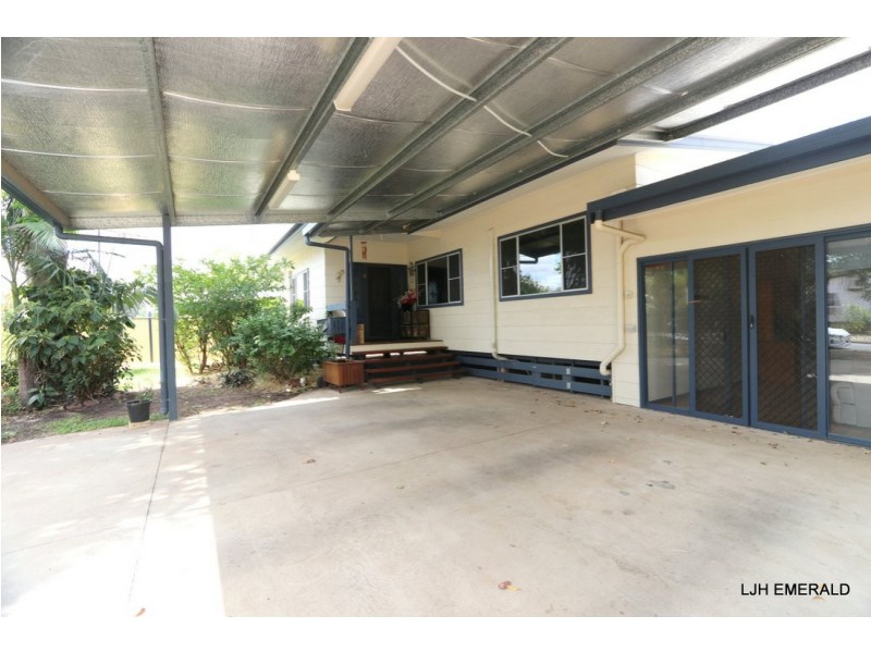 22 Sunflower Place, Emerald QLD 4720