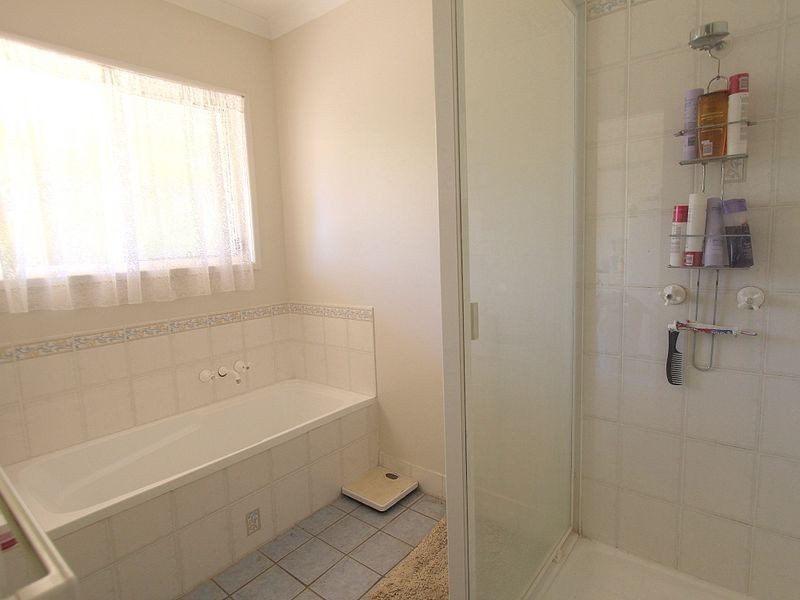4 Andrews Road, Emerald QLD 4720