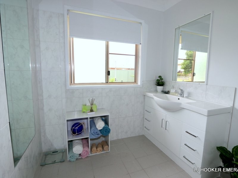 11 Frank Bell Street, Emerald QLD 4720