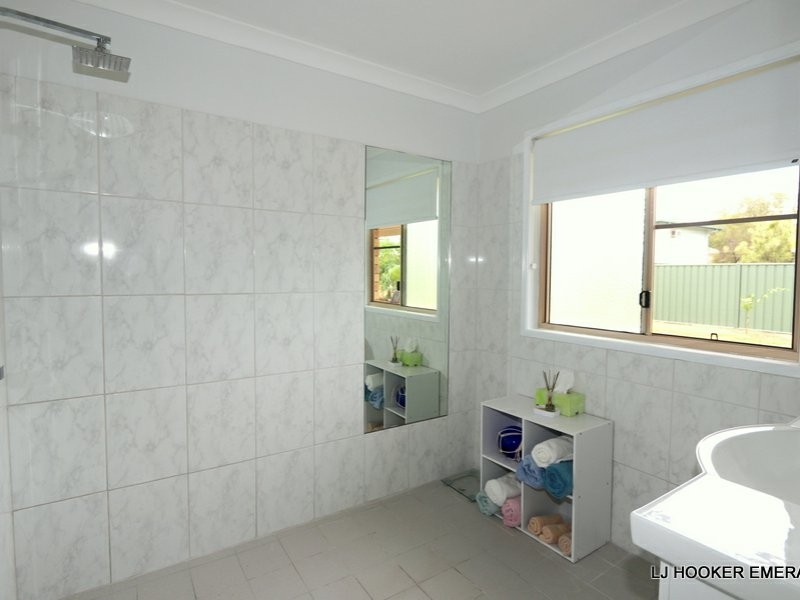 11 Frank Bell Street, Emerald QLD 4720
