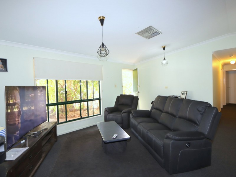 12 Cowan Crescent, Emerald QLD 4720