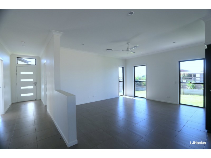 83 Canterbury Road, Emerald QLD 4720