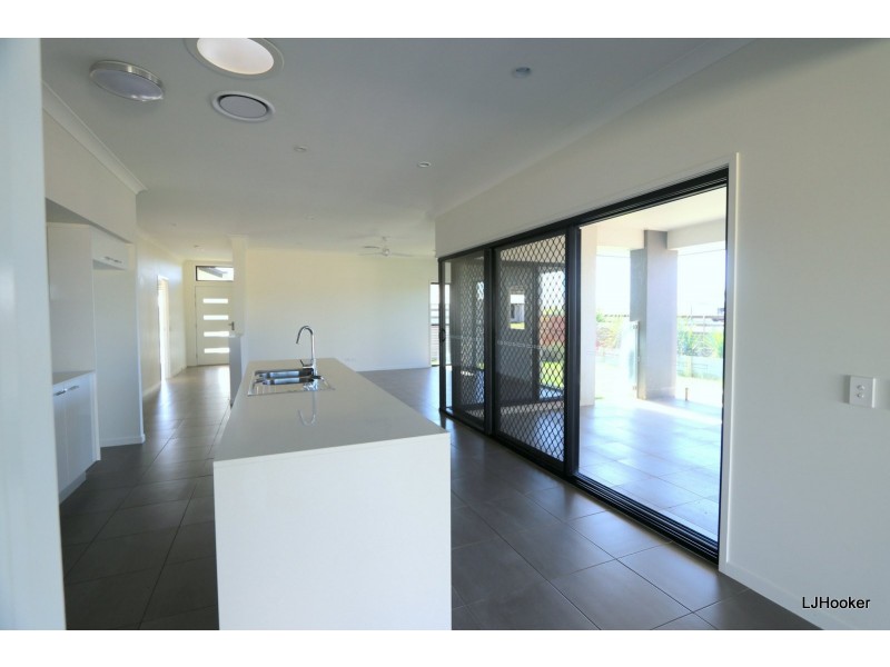 83 Canterbury Road, Emerald QLD 4720