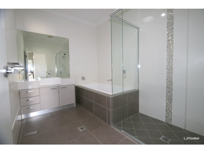 83 Canterbury Road, Emerald QLD 4720