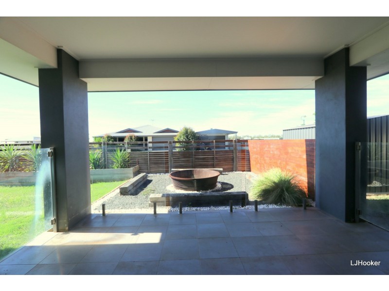 83 Canterbury Road, Emerald QLD 4720