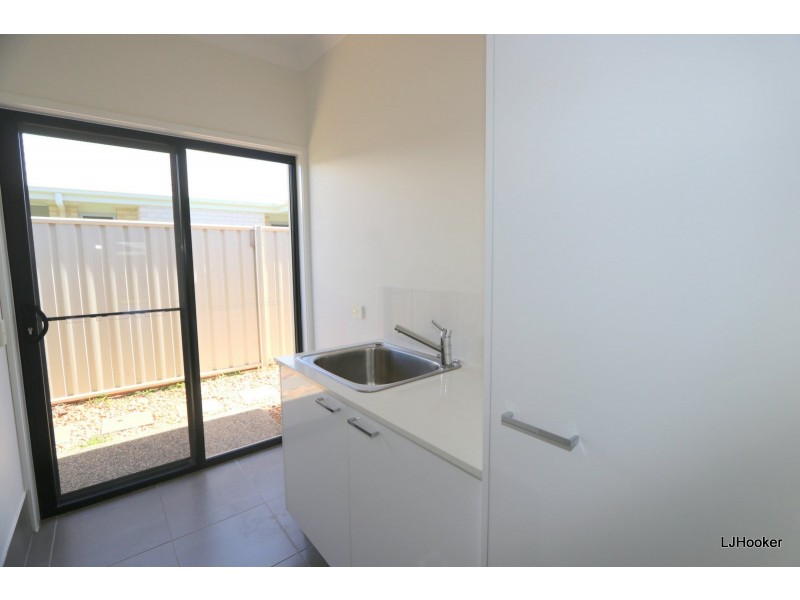 83 Canterbury Road, Emerald QLD 4720