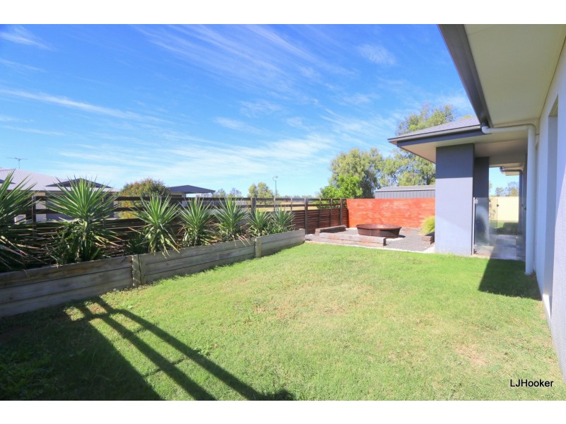 83 Canterbury Road, Emerald QLD 4720