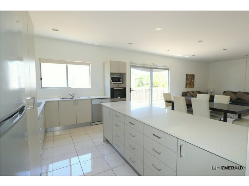 4 Lilly Close, Emerald QLD 4720