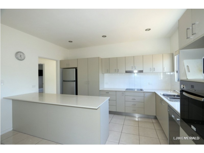 4 Lilly Close, Emerald QLD 4720