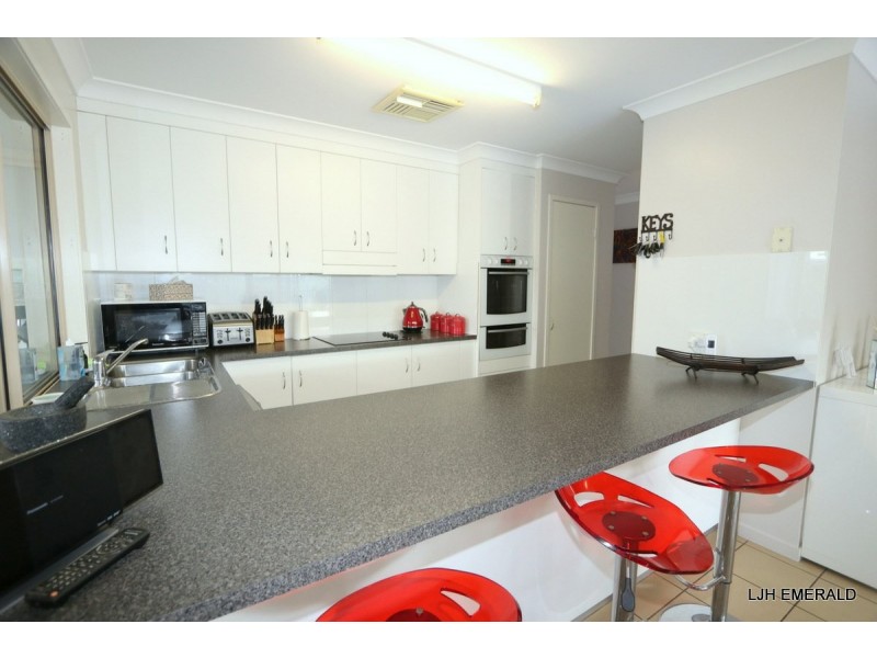 9 Jacqueline Drive, Emerald QLD 4720