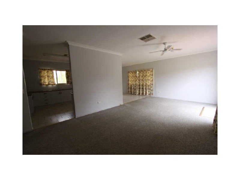 8 Ward Place, Emerald QLD 4720