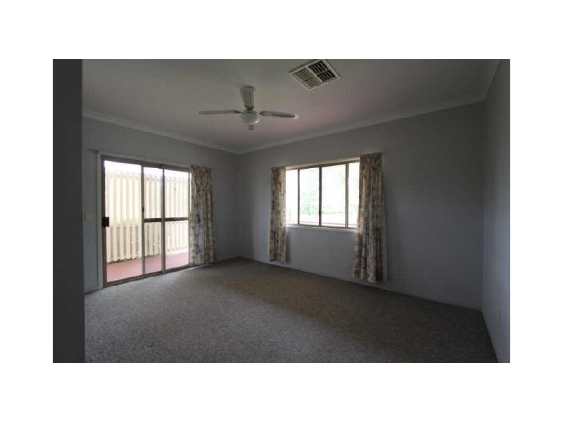 8 Ward Place, Emerald QLD 4720