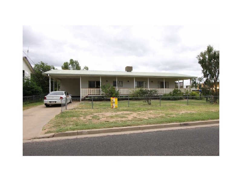 8 Ward Place, Emerald QLD 4720