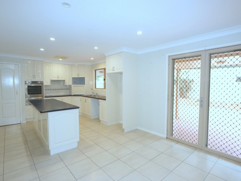 10 Peggy Court, Emerald QLD 4720