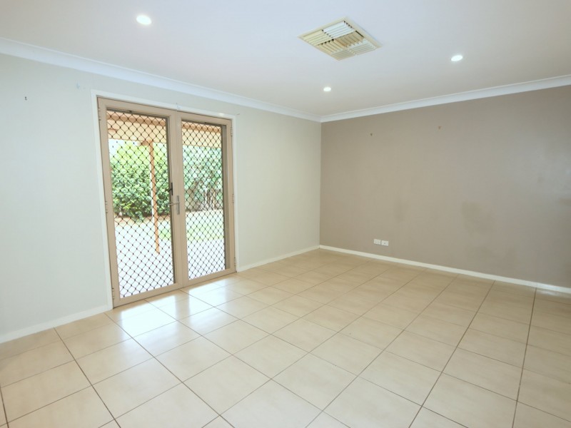 10 Peggy Court, Emerald QLD 4720