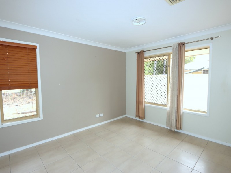 10 Peggy Court, Emerald QLD 4720