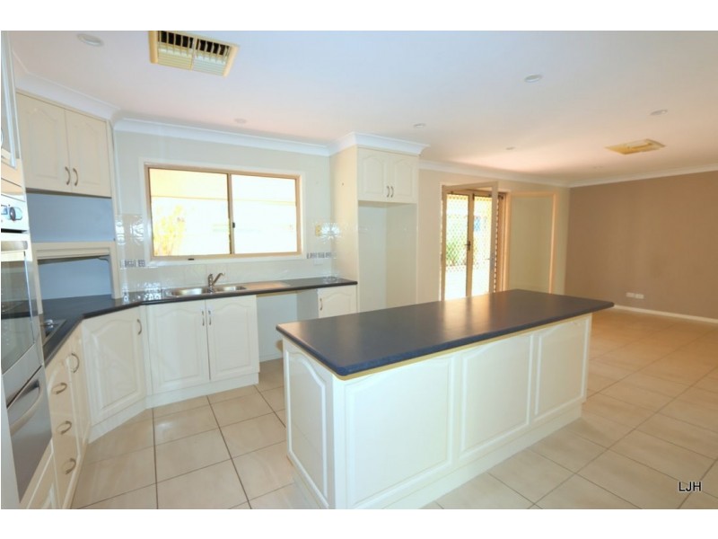 10 Peggy Court, Emerald QLD 4720