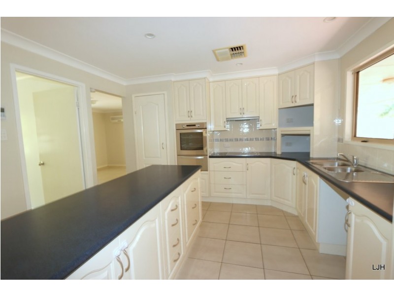 10 Peggy Court, Emerald QLD 4720